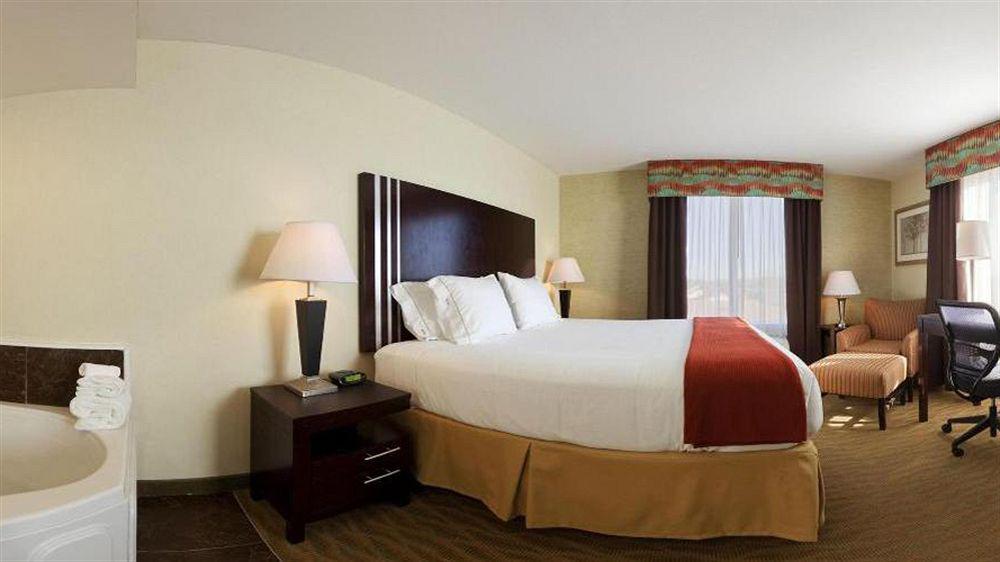 Holiday Inn Express Hotel & Suites Hamburg By Ihg Exterior foto