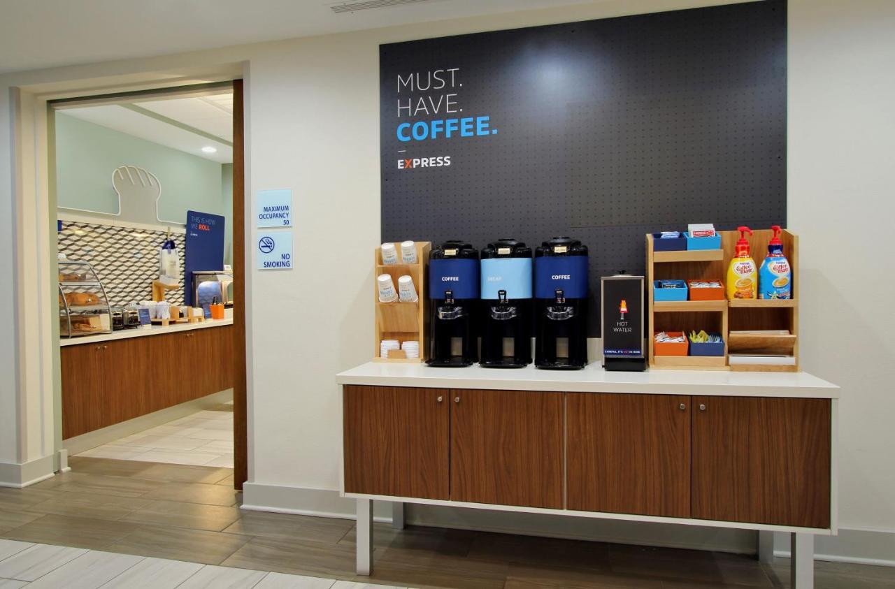 Holiday Inn Express Hotel & Suites Hamburg By Ihg Exterior foto